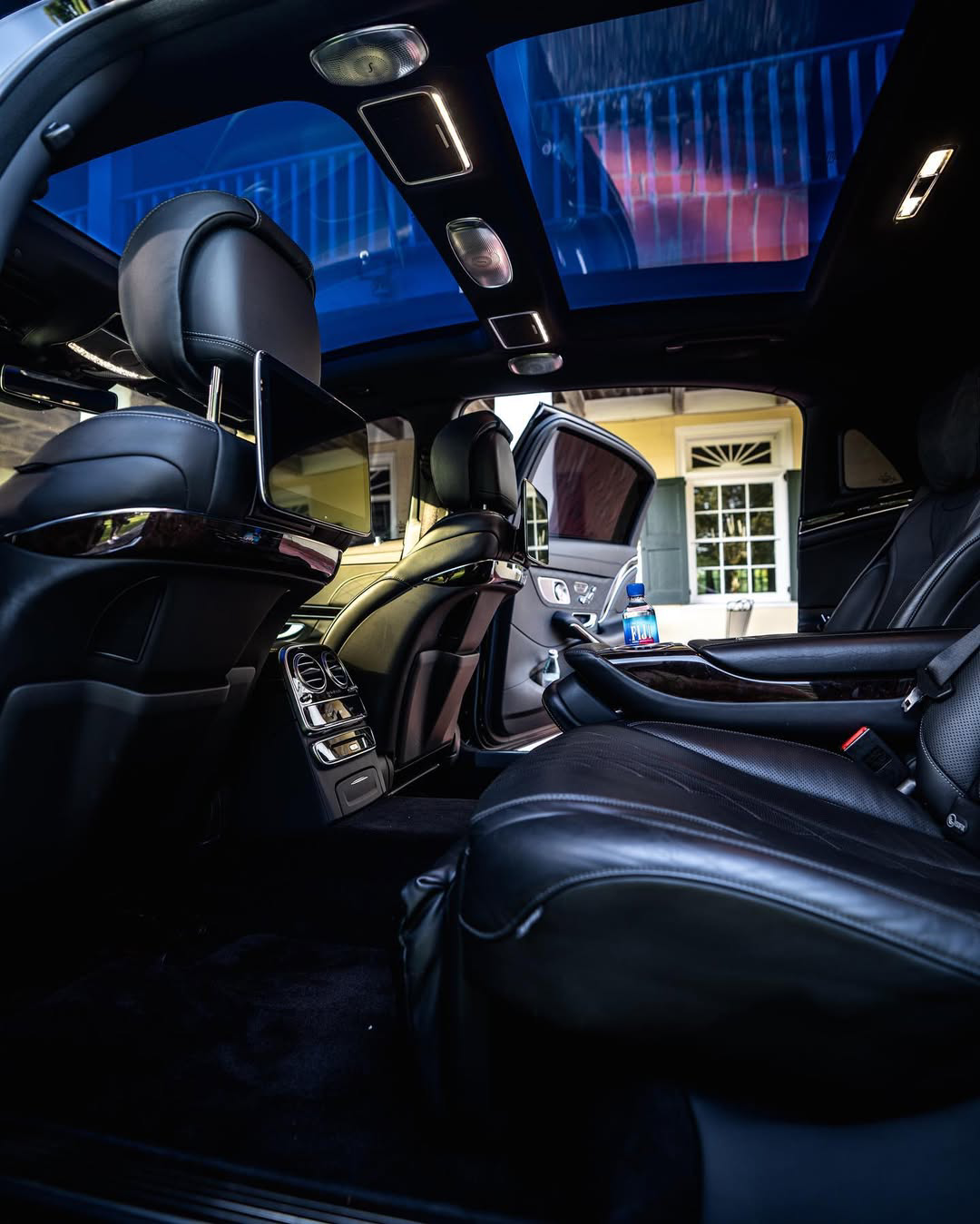 Professional livery limousine service in New Orleans with a premium vehicle