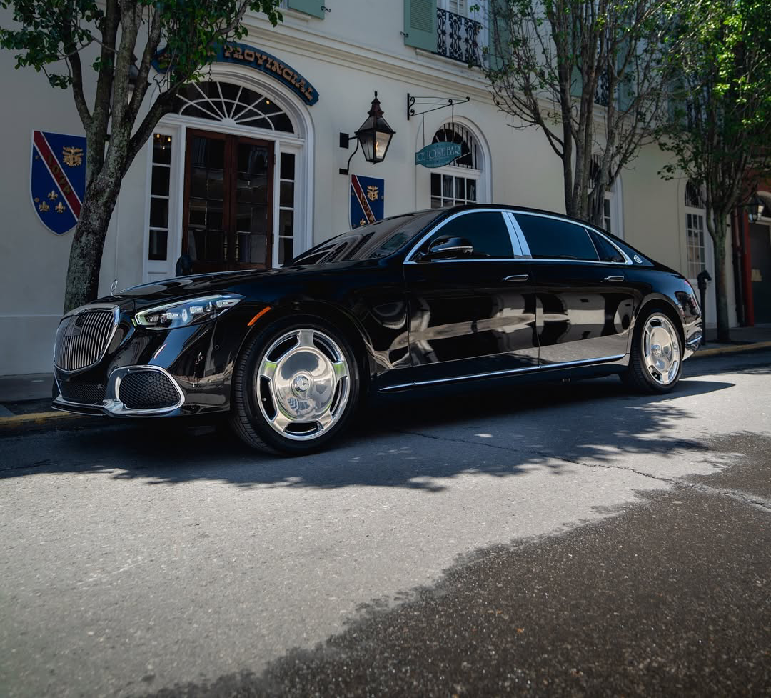 Luxury limo airport transportation in New Orleans with professional chauffeur